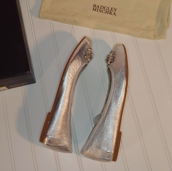 Badgley Mischka Karter II Silver Soft Leather Ornamented Ballet Flat size 10 NWT - Picture 8 of 16
